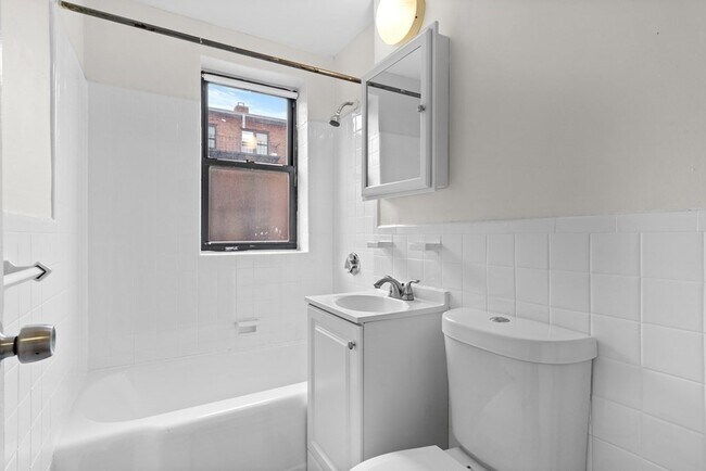 Building Photo - 11 Victory Rd