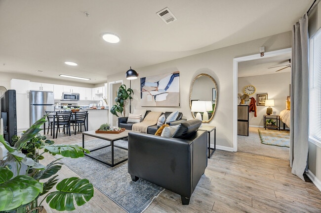 84-21 Oaks - Modelo - Sala de estar (5) - 21 Oaks