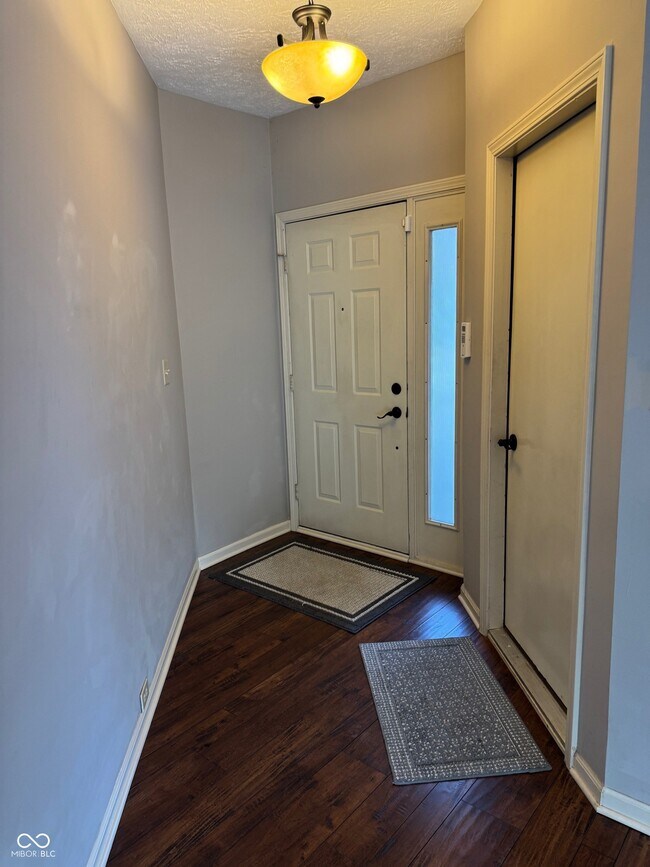 Foto del edificio - 6625 Sunloch Ct