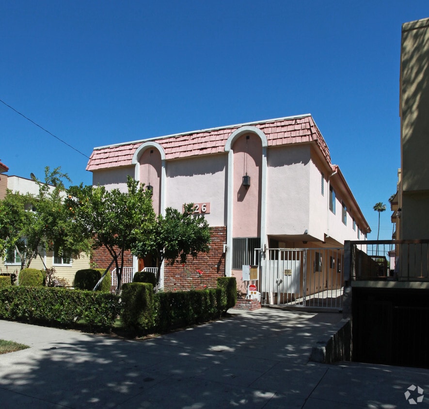 Building Photo - 1126 Elm Ave