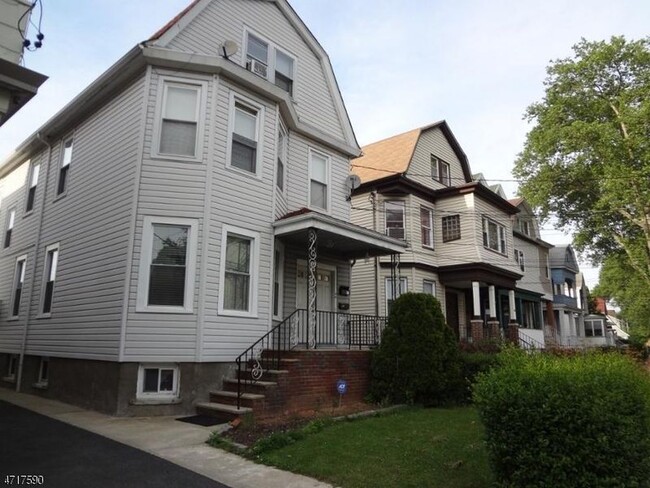 Building Photo - 44 Olive St