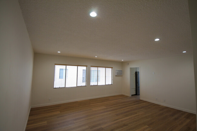 Building Photo - 4345 Ventura Canyon Ave