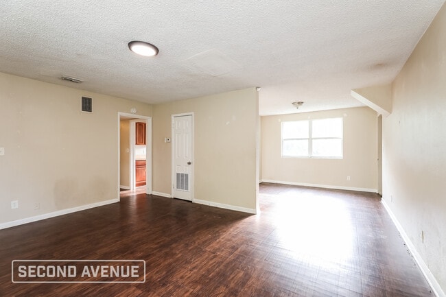 Building Photo - 1320 Bretta St