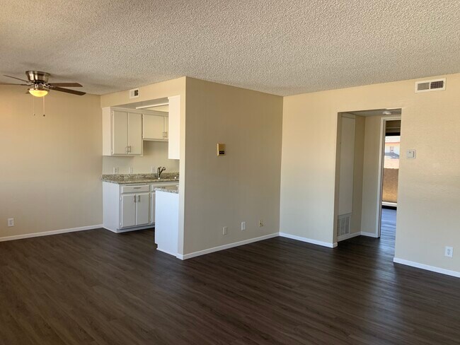 Foto del edificio - 336 E 8th St