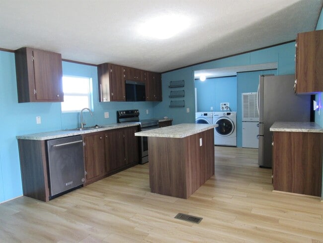 Building Photo - 12 Flintstone Cove