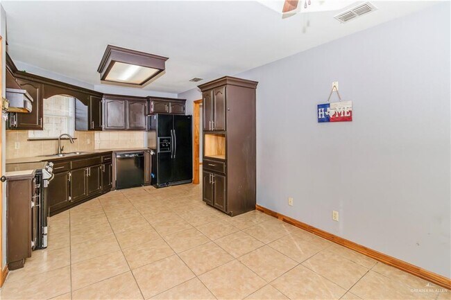 Building Photo - 13 Moorefield Rd