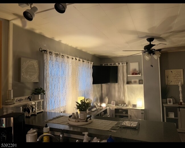 Foto del edificio - 17 Muzzy Rd