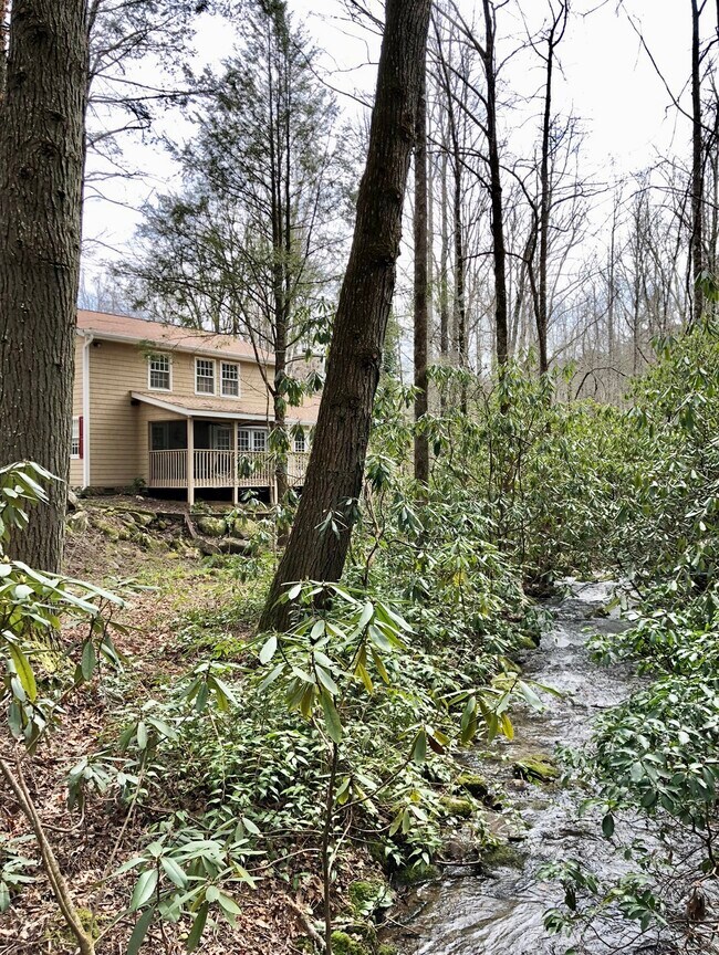 Building Photo - 1660 Copper Creek Rd