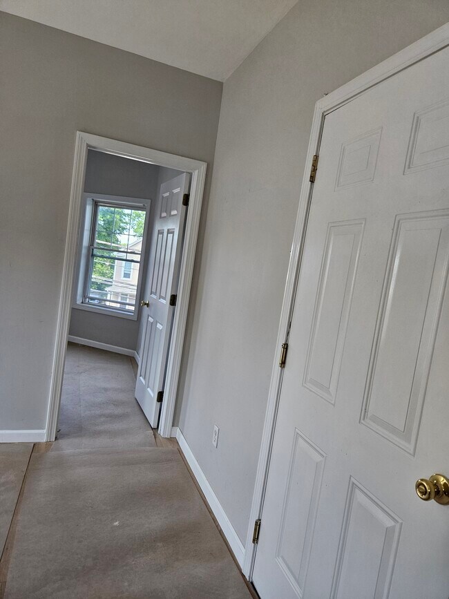 Open floor plan Kit/lr - 81 Main Street Anx