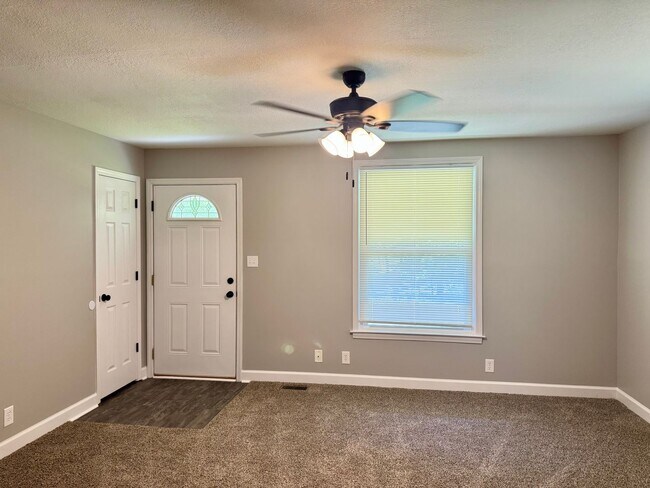 Building Photo - Beautiful Country Setting! Brick 3 Bed/2 B...