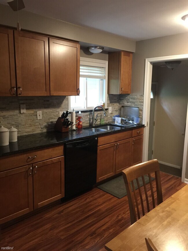 Building Photo - 3 br, 2 bath House - 1981 brys