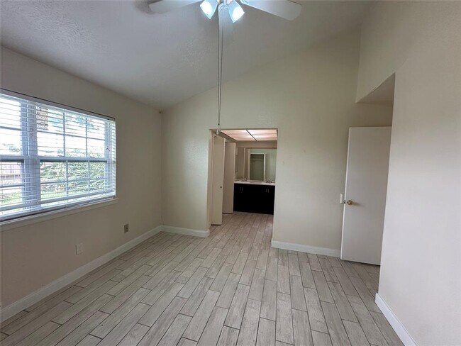 Foto del edificio - 17107 Bougainvilla Ln