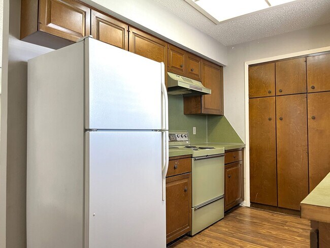 Foto del edificio - Convenient location close to shopping and Hwy 6!