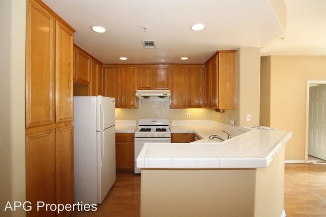 Building Photo - 3 br, 2.5 bath House - 9067 Moody Street