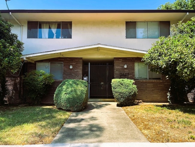 Building Photo - 2417 Castro Way