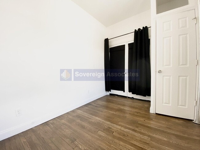 Building Photo - 45 Tiemann Pl