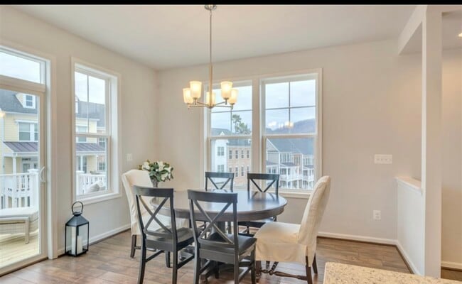 Building Photo - 4112 Dauphin Dr