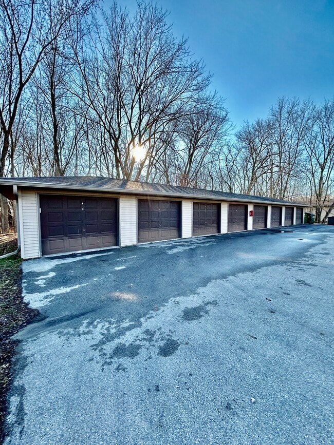 Building Photo - Beacon Ave Apartments