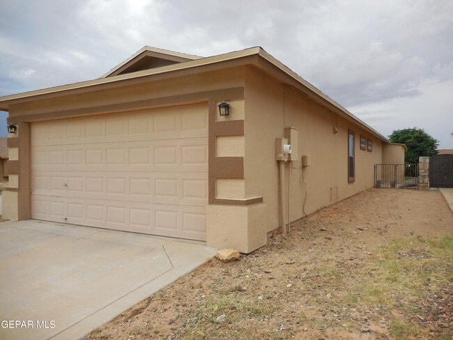 Building Photo - 14201 Strata Rock Dr