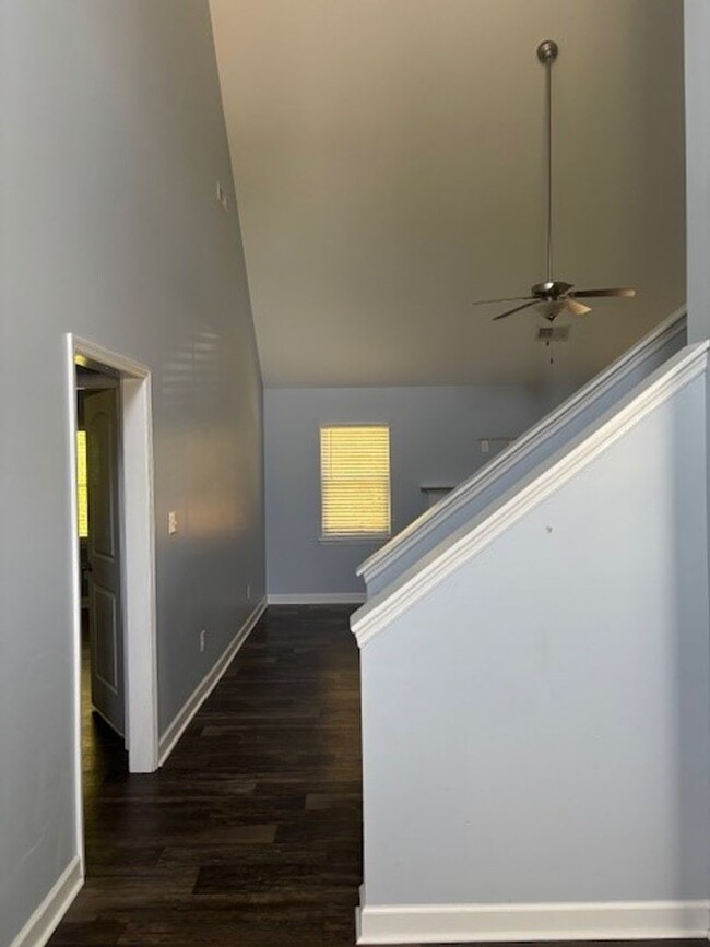 Foto del edificio - Beautiful 3 bedroom, 2.5 bath home with Bo...