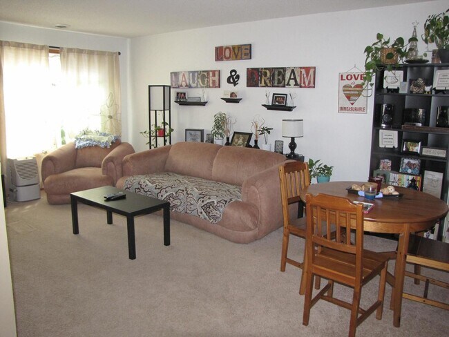 Foto del edificio - 15753 Flackwood Ave