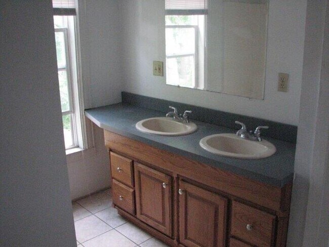 Foto del edificio - 619 Potter St