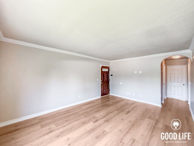 Building Photo - SD: Charming 2BD/1BA 2nd Floor Condo in El Cajon W/ A/C Unit, W/D, & 2 Reserved Parking Spots!