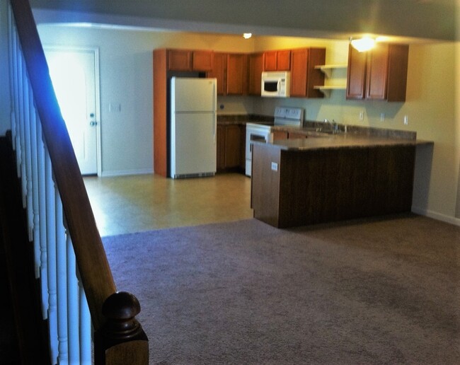 Building Photo - Spacious 2 bedroom Condo located on the So...