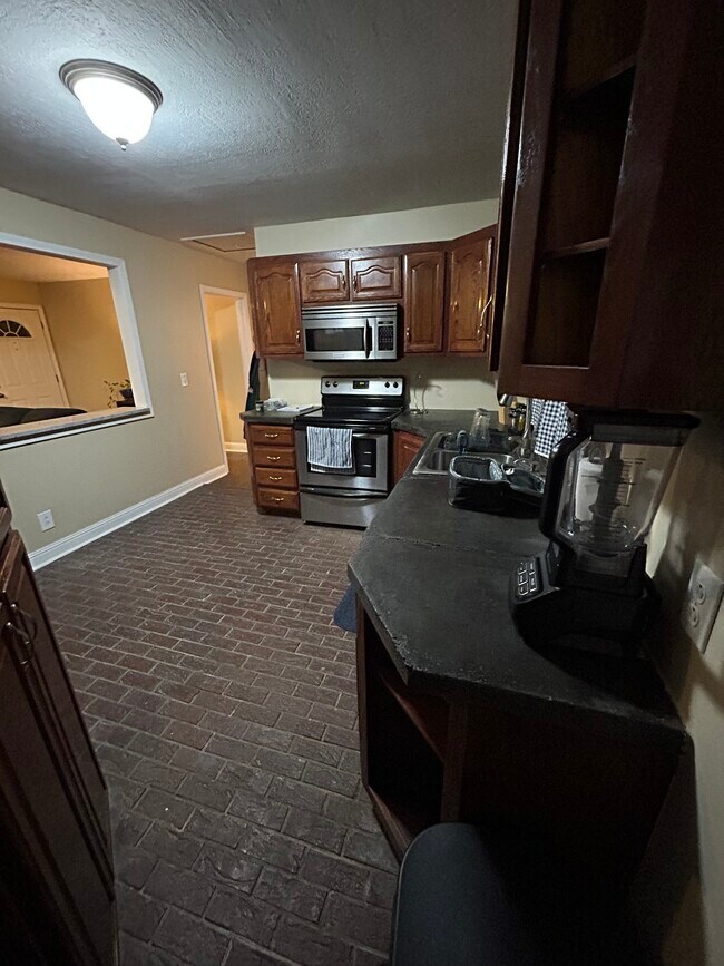 Foto del edificio - 2092 Hilltop View Rd