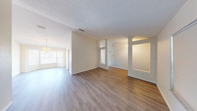 Building Photo - Beautiful 3 Bed/2 Bath Single Family Home ...