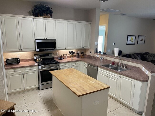 Building Photo - 4858 Chastain Dr