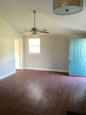 Foto del edificio - Pretty fantastic updated Duplex within walking distance of the Greenway.  $1525/mo