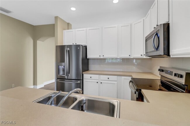 Foto del edificio - 14290 Reflection Lakes Dr