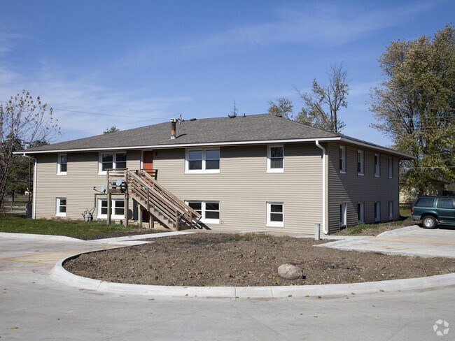 Building Photo - 404 3rd Ave SW
