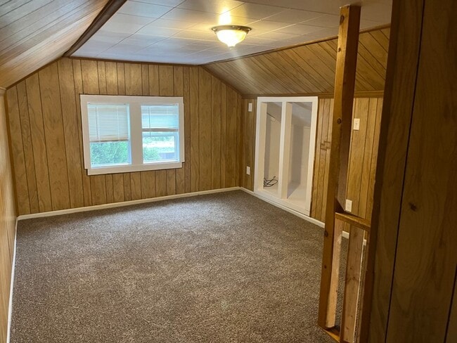 Building Photo - 1008 McCarty Ave