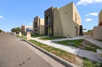 Building Photo - 1220 E Camellia Ave