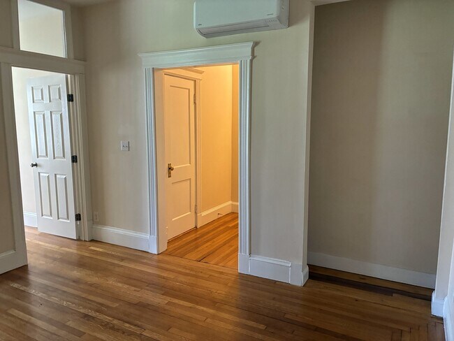 Foto del edificio - 32 Park Vale Ave