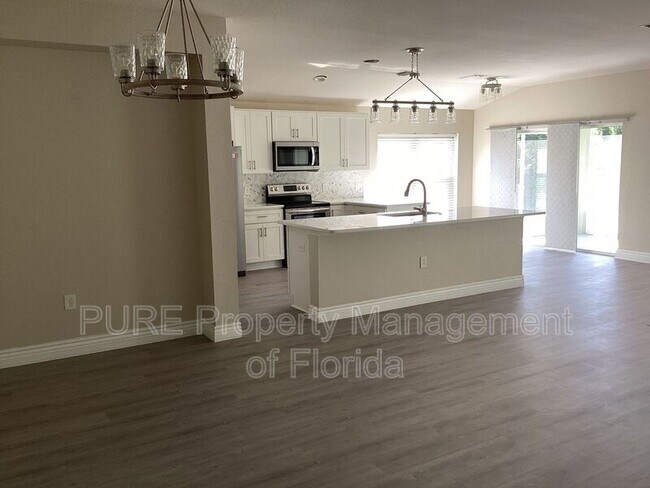 Building Photo - 5600 SW 44th Rd