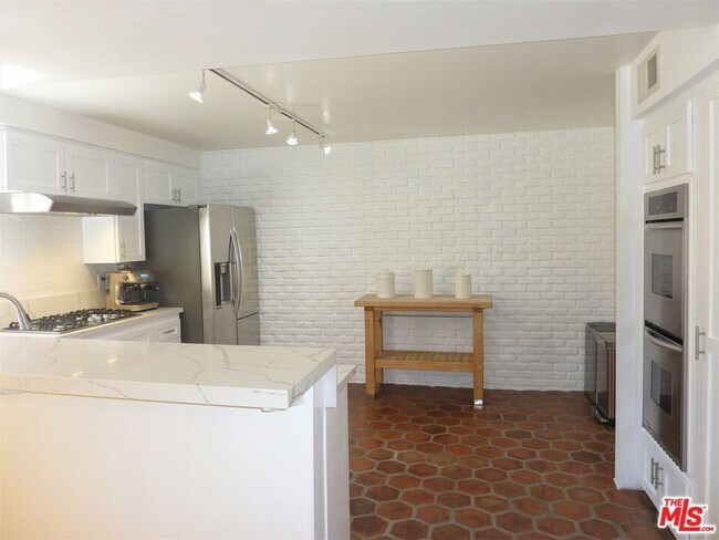 Foto del edificio - 13065 Mindanao Way