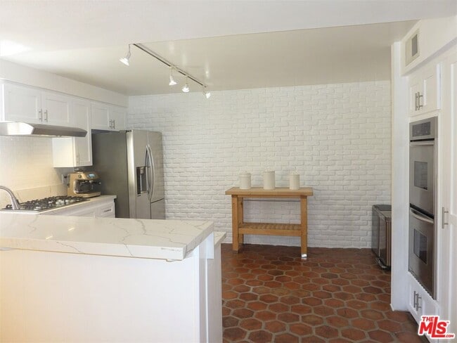 Building Photo - 13065 Mindanao Way