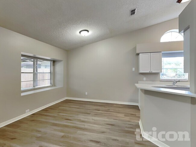 Foto del edificio - 1765 Tinsmith Cir