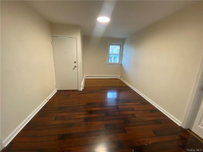 Building Photo - 49 Elm St