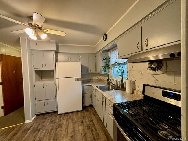 Foto del edificio - 247-15 143rd Ave