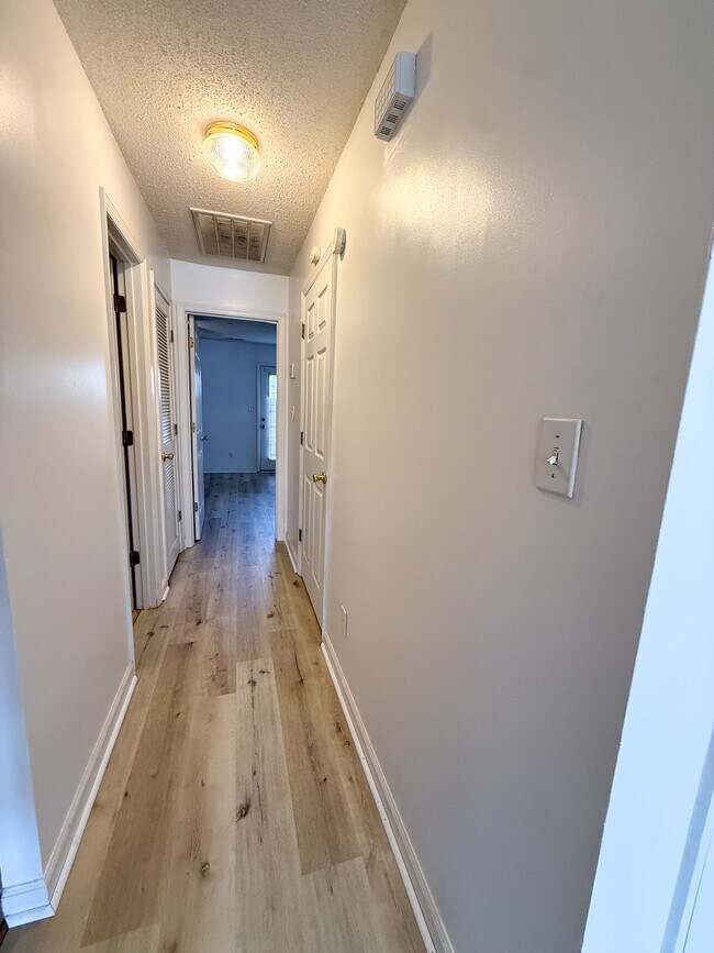 Foto del edificio - 409 E Roosevelt Ave