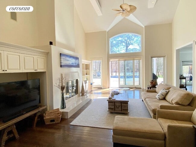 Building Photo - 2642 Quogue Riverhead Rd