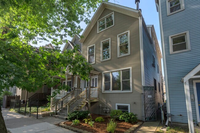 Building Photo - 1644 W Fletcher St