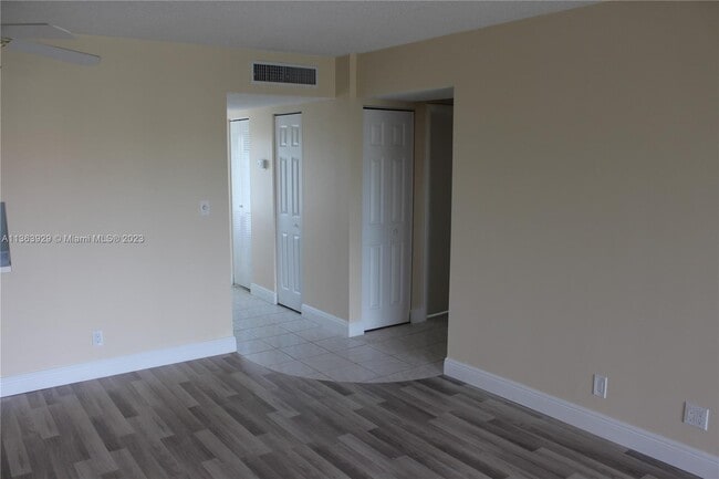 Foto del edificio - 608 NE 2nd St