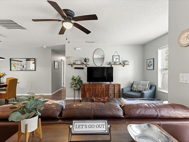 Foto del edificio - Beautifully updated 3 bedroom, 2 bath home.