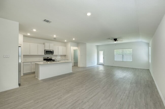 Building Photo - 1300 Acorn Oak Dr