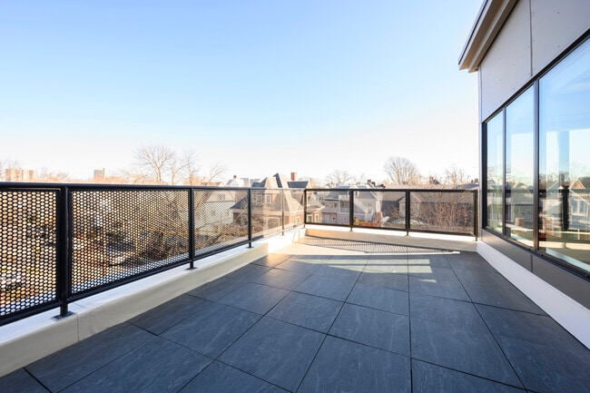 Building Photo - 454 Harvard St